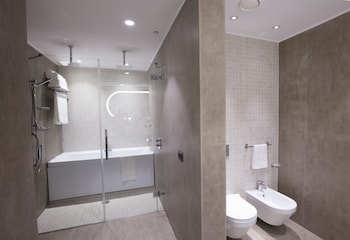 doubletree by hilton pointe noire