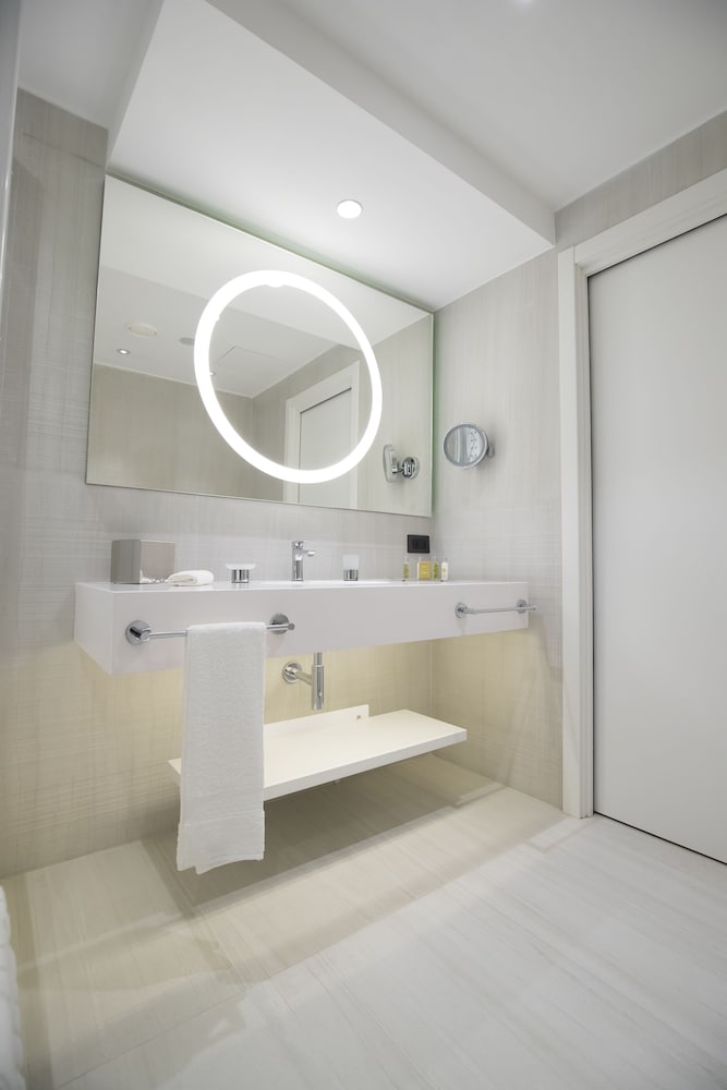 doubletree by hilton pointe noire