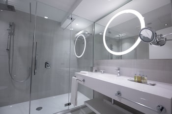 doubletree by hilton pointe noire