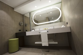 doubletree by hilton pointe noire