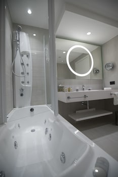 doubletree by hilton pointe noire