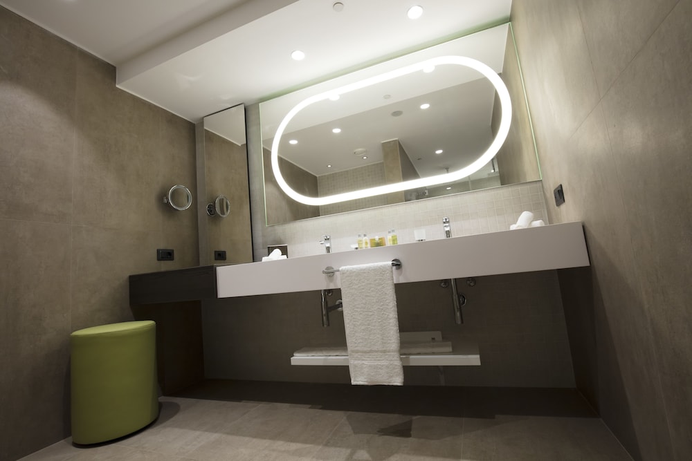 doubletree by hilton pointe noire