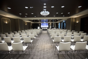 doubletree by hilton pointe noire