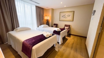 twin lakes hotel