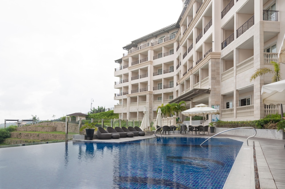twin lakes hotel