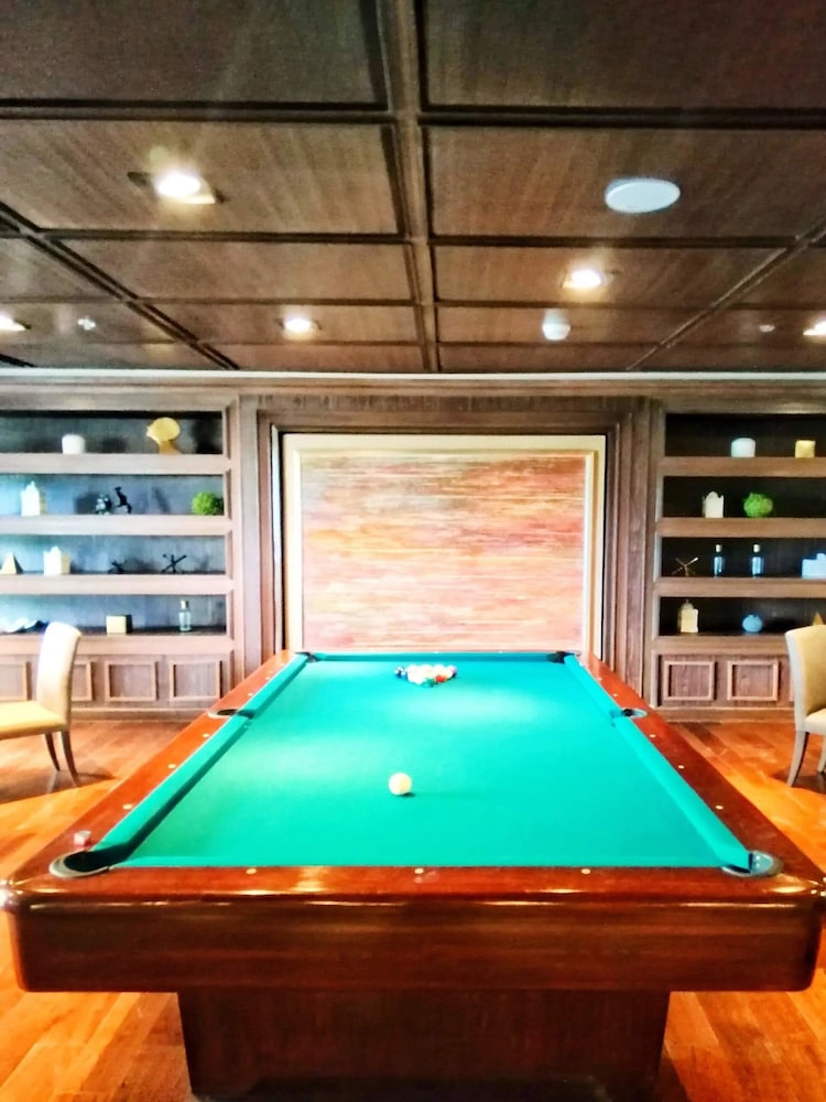 twin lakes hotel