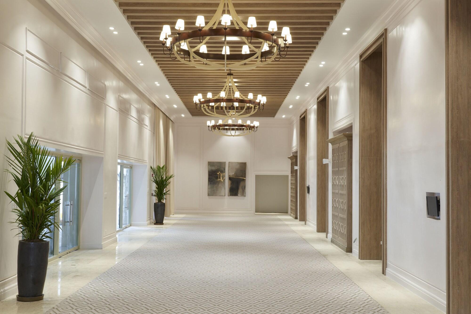 twin lakes hotel
