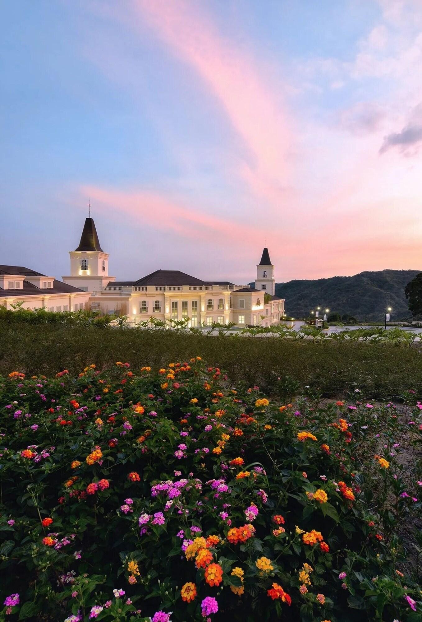 twin lakes hotel