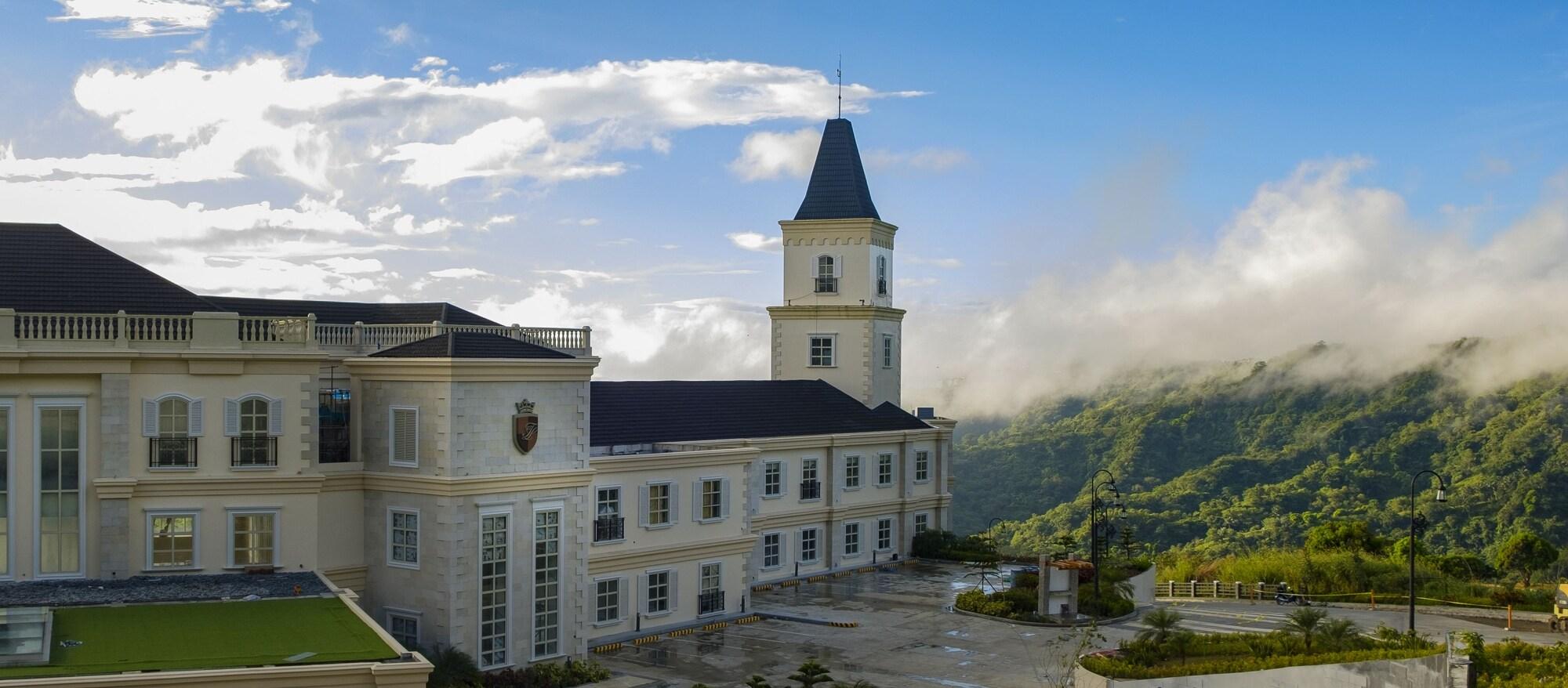 twin lakes hotel
