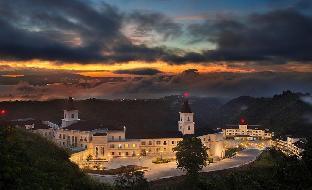 twin lakes hotel