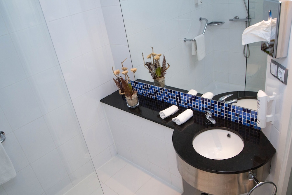 holiday inn express bilbao by ihg