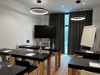 holiday inn express bilbao by ihg