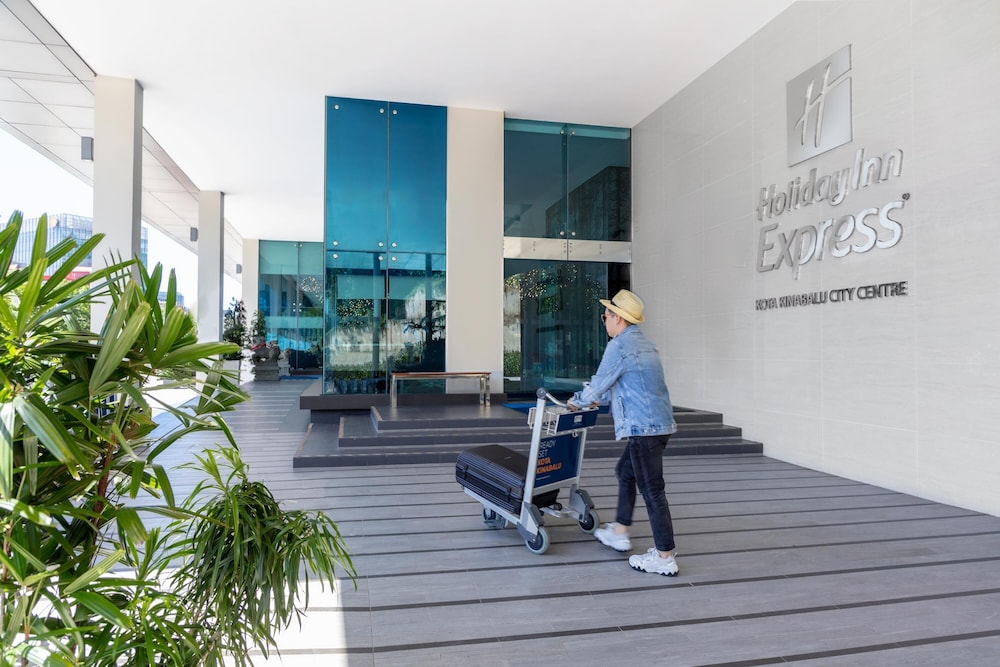 holiday inn express kota kinabalu city centre an ihg hotel