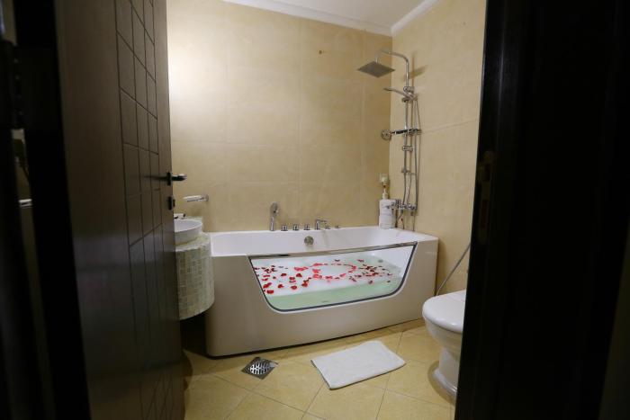 lotaz hotel suites al salamah