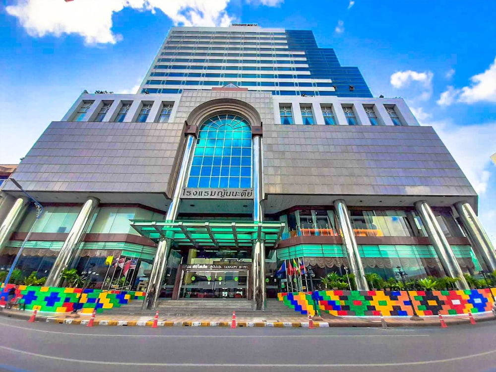 yannaty hotel halal