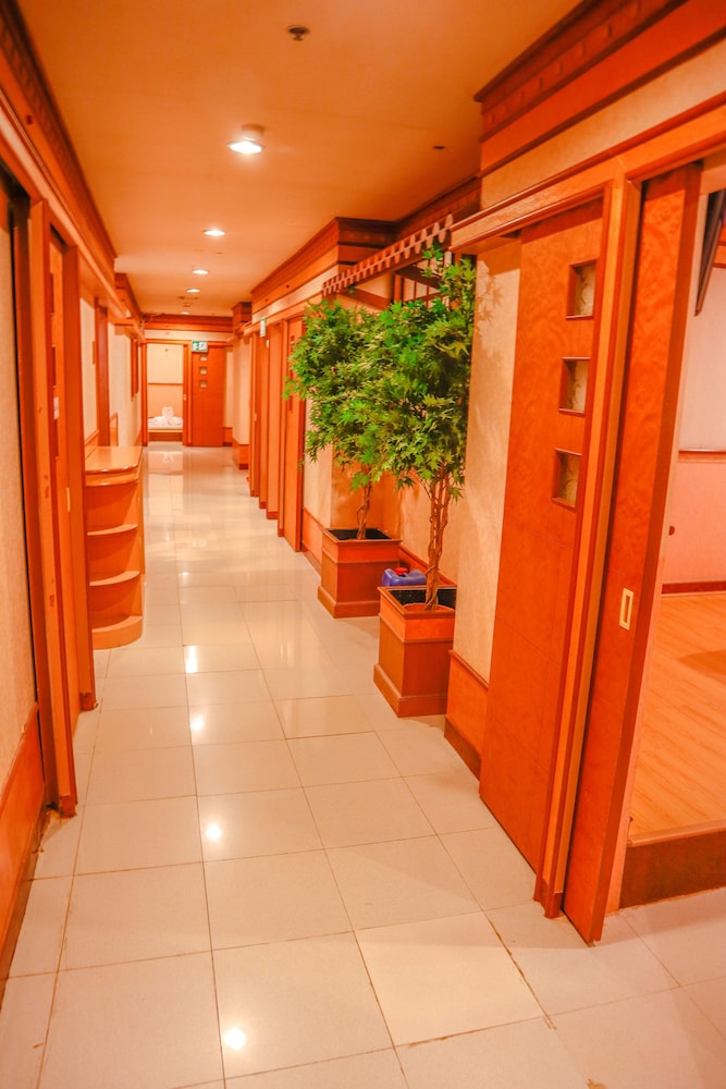 yannaty hotel halal