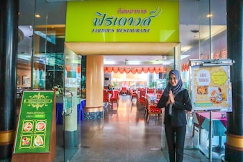 yannaty hotel halal