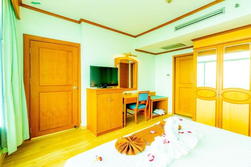 yannaty hotel halal