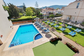 sunday hotel