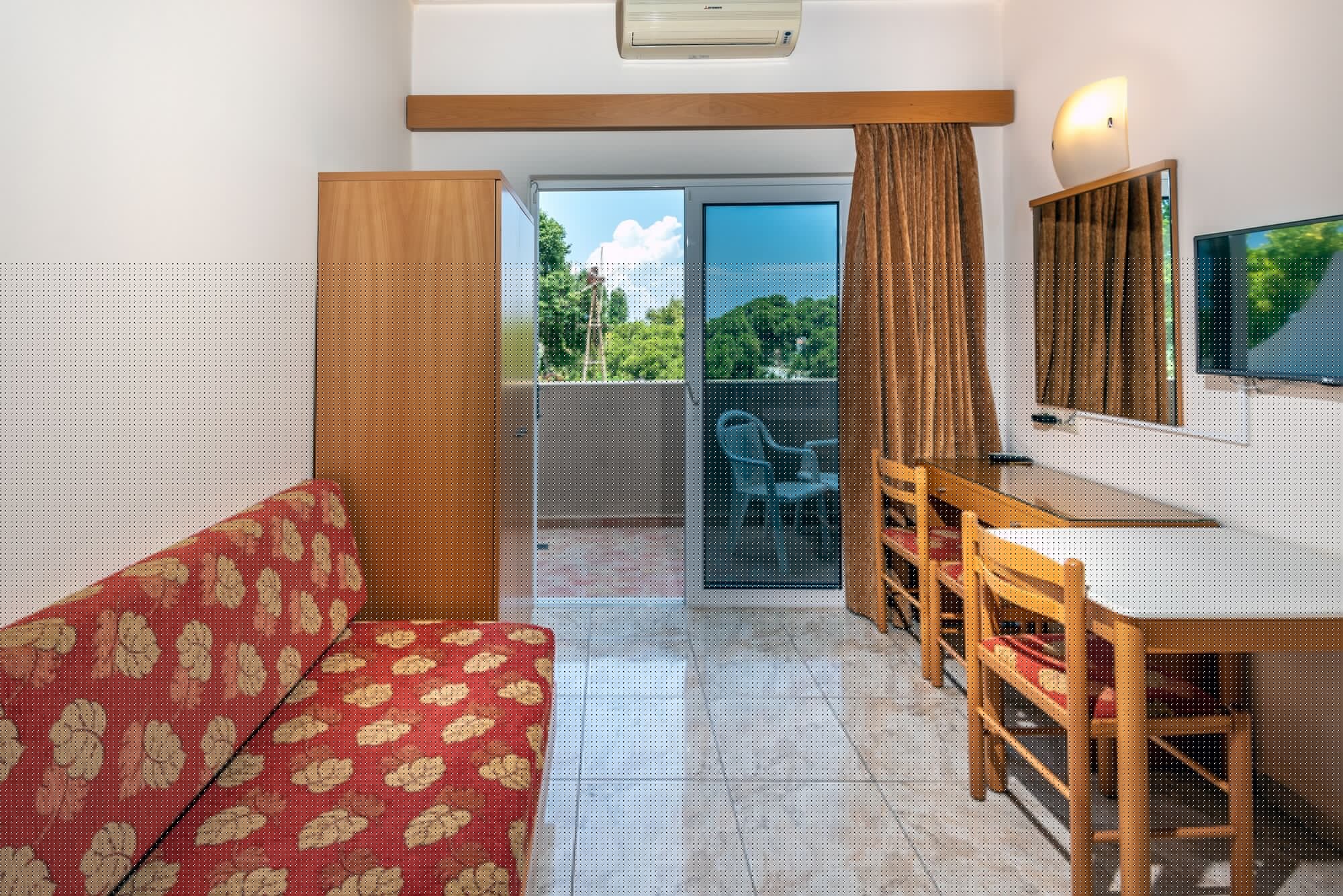sunday hotel