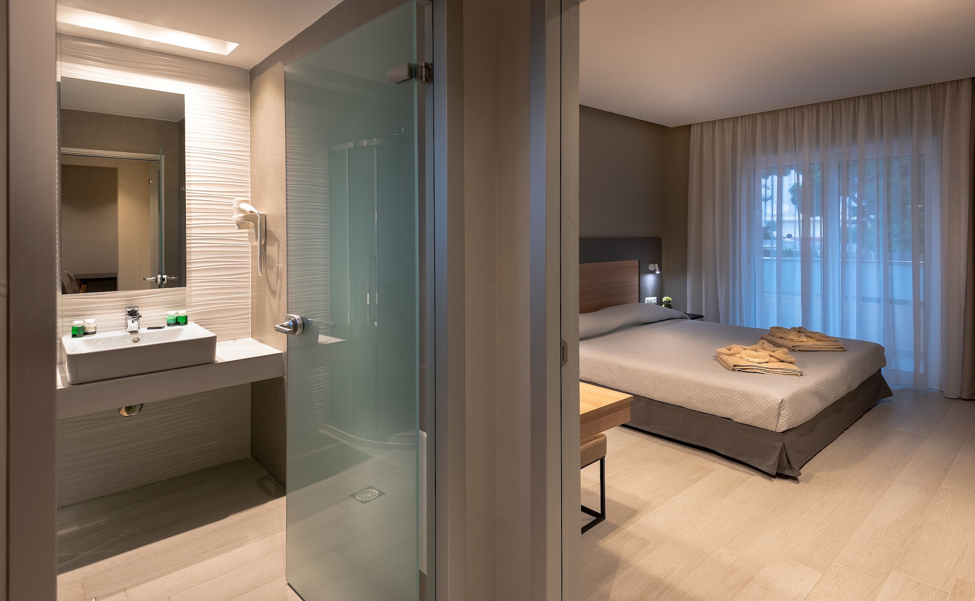 sunday hotel