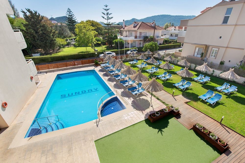 sunday hotel