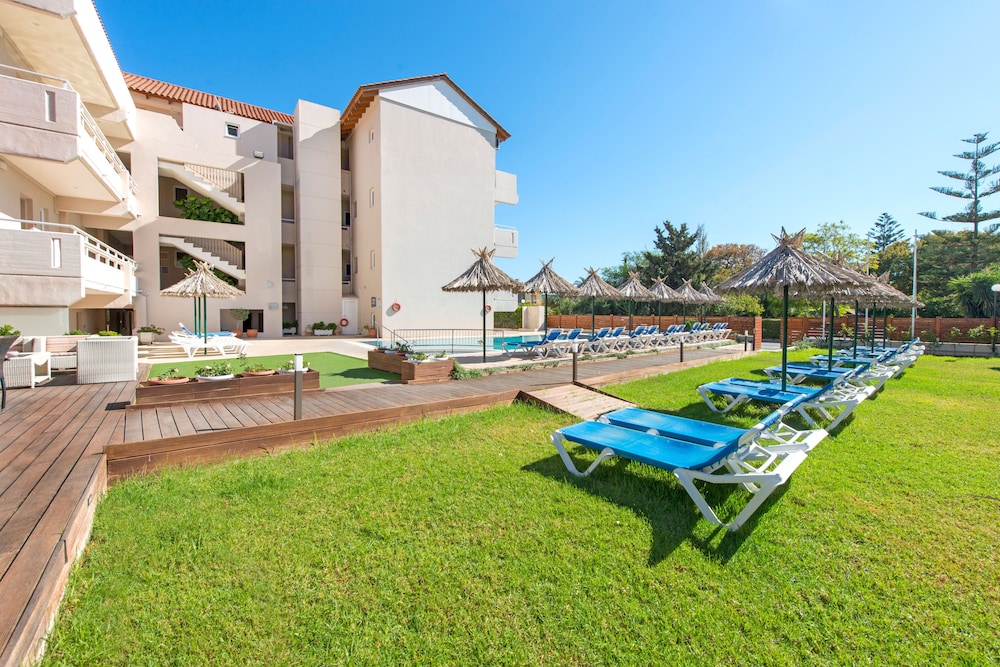 sunday hotel