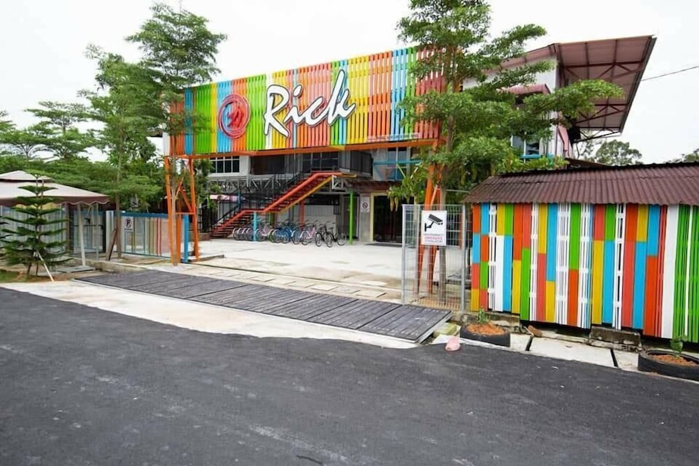 rick resort teluk intan
