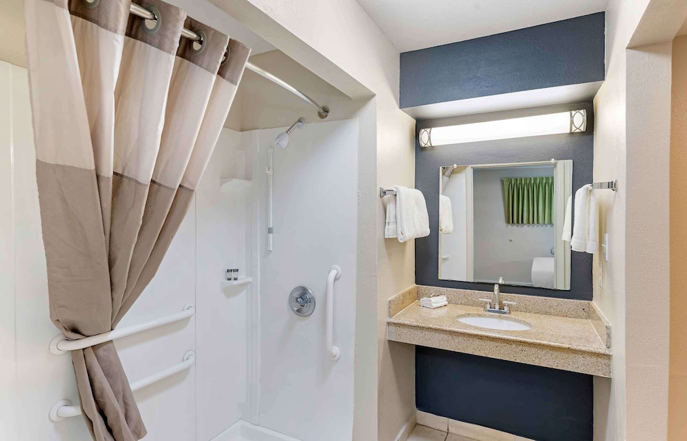 hometowne studios by red roof odessa