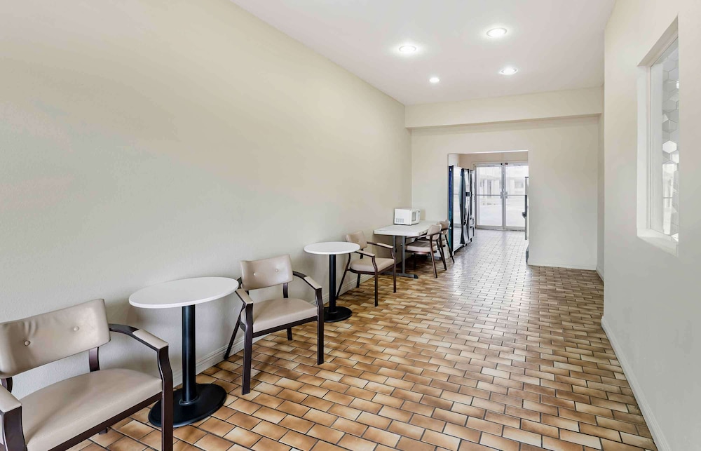 hometowne studios by red roof odessa