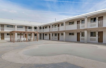 hometowne studios by red roof odessa