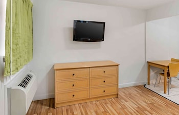 hometowne studios by red roof odessa