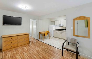 hometowne studios by red roof odessa