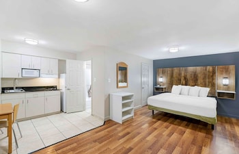 hometowne studios by red roof odessa