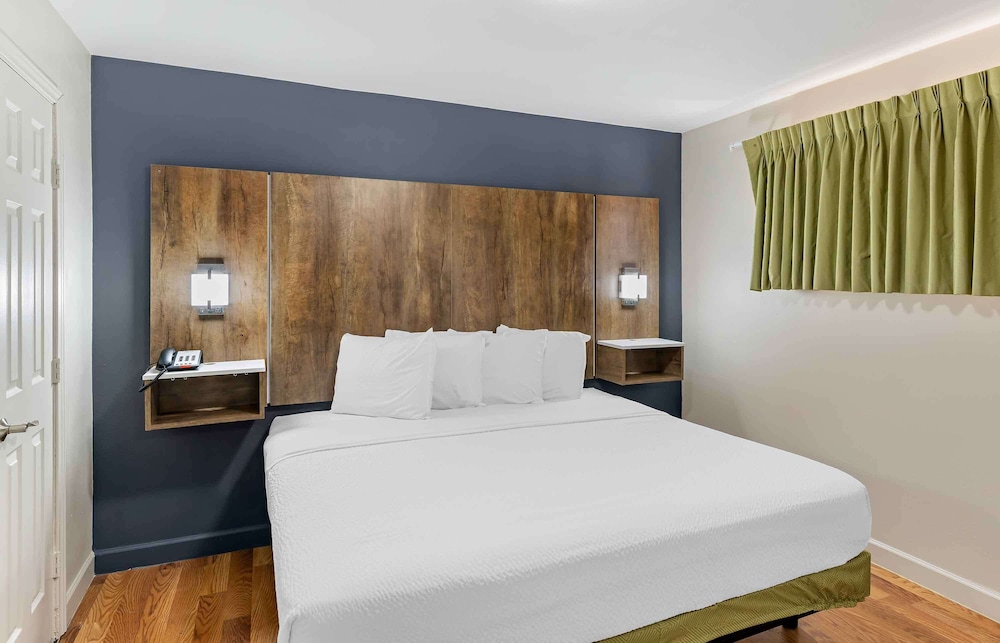 hometowne studios by red roof odessa