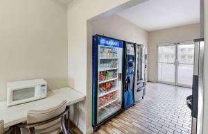 hometowne studios by red roof odessa