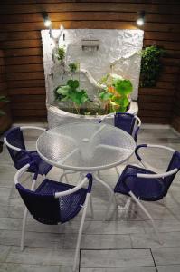 meet happiness bandb