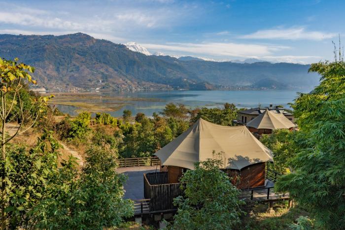 the pavilions himalayas lake view