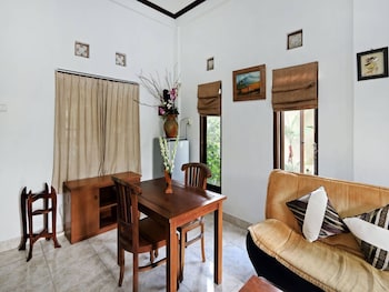 rumah akira seminyak