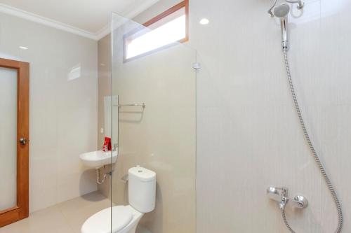 reddoorz premium near ragunan zoo 2