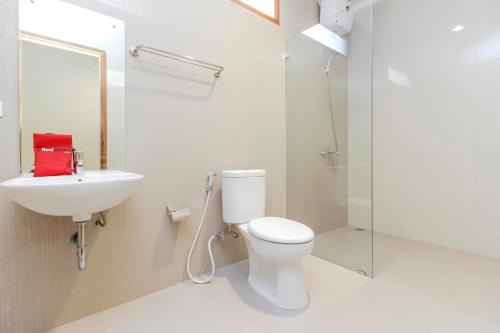 reddoorz premium near ragunan zoo 2