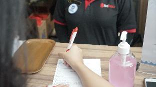 reddoorz premium near ragunan zoo 2