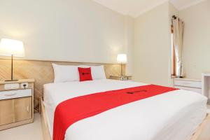 reddoorz premium near ragunan zoo 2