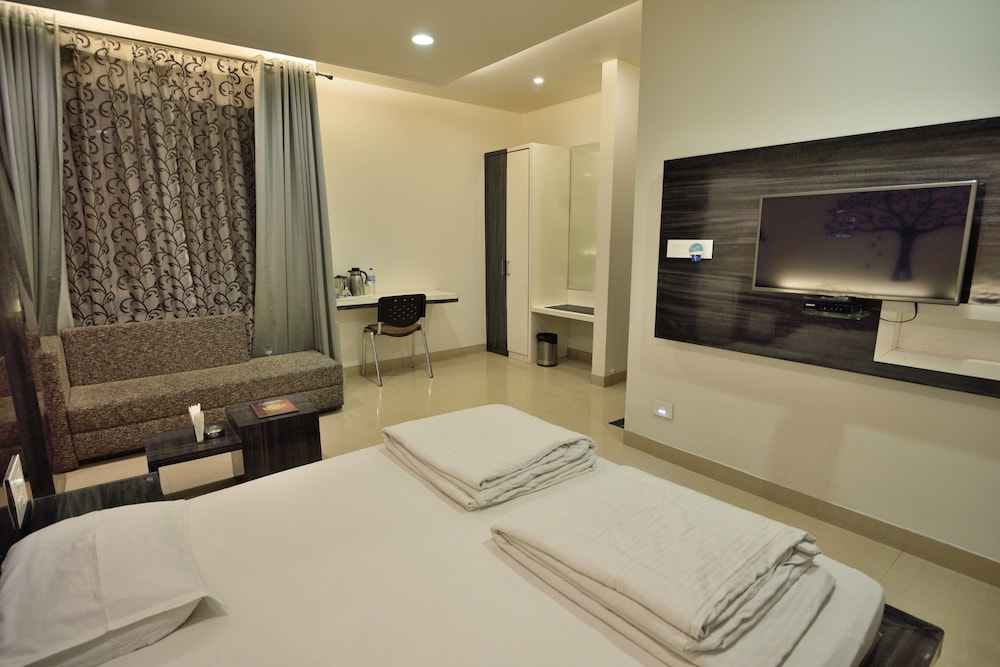 Hotel Alankar Palace,Maharana Pratap Nagar,3 star