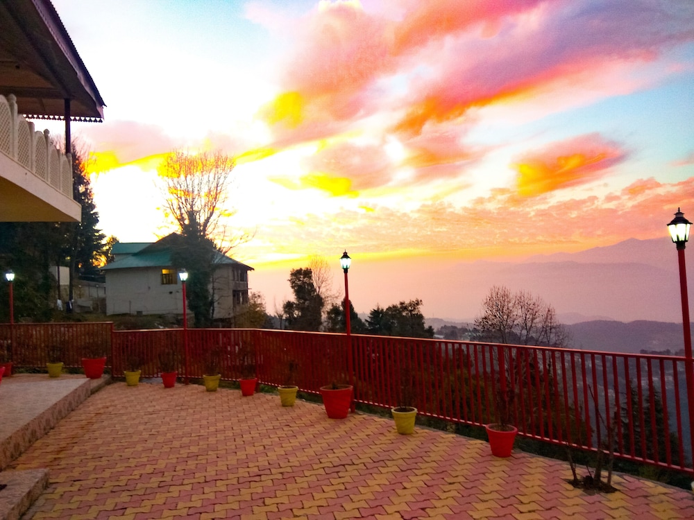hotel himdhara