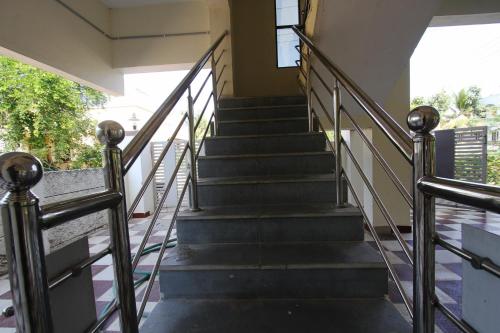 lakshana service apartment