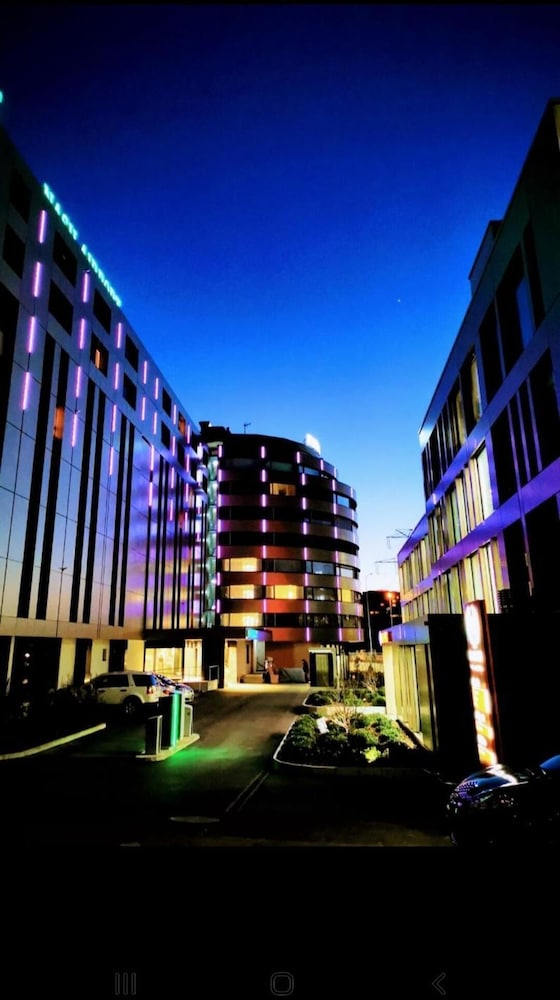 nash airport hotel