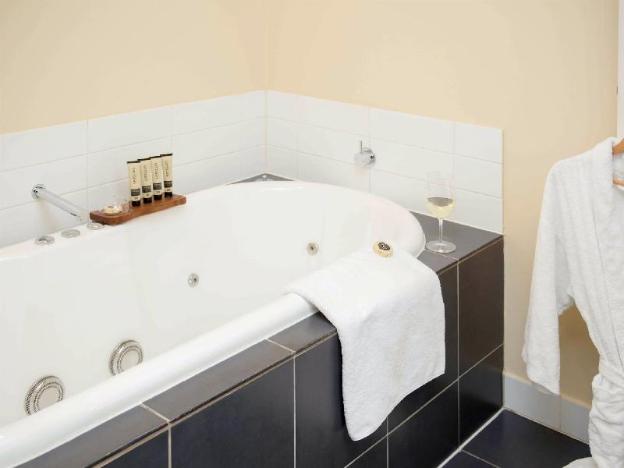 the sebel launceston