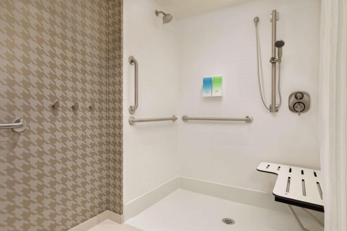 home2 suites by hilton chicago river north
