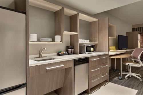 home2 suites by hilton chicago river north
